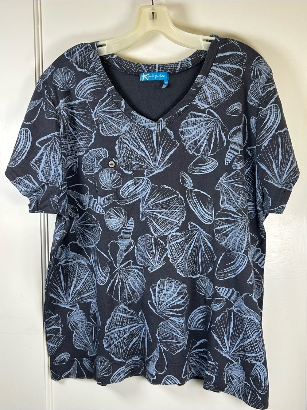 Fresh Produce Women’s 2X seashell print v-neck cotton t-shirt Beachy casual